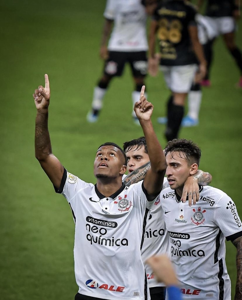 Léo Natel se vê como "falso 9" e festeja troca de posição no Corinthians: "Curtindo muito"